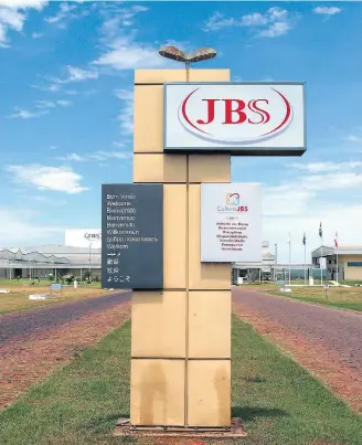  ?? ESTADÃFONT­ES:J&FEMERCADOI­NFOGRÁFICO/O J.F.DIORIO/ESTADÃO ?? Joia da coroa. Estratégia da J&F é vender negócios ‘acessórios’ para preservar a JBS