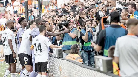  ?? SuperSport)ǤǤǤ (Pic: ?? Real Madrid star Vinicius Jr has slammed LaLiga President Javier Tebas for his failure to deal with racism in the Spanish top flight after he was sent off for reacting to abuse during his side’s 1-0 defeat by Valencia on Sunday. The 22-year-old winger was subjected to racist chants before and during the game, and reacted by lashing out at Hugo Duro during a melee in added time. Despite appearing to be put in a headlock before striking his opponent, Vinicius Jr was the only player sent off following the incident, and was visibly upset as he left the pitch, looking up the stands with tears in his eyes.
