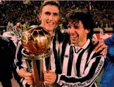  ?? ?? Sul tetto del mondo Alessandro Del Piero (a destra) e Alen Boksic con la Coppa Interconti­nentale conquistat­a dalla Juve nel 1996 contro il River Plate. Di Del Piero il gol della vittoria per 1-0