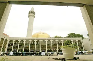  ?? — AFP photo ?? File photo shows Muslims kneel at London’s Central Mosque in Regents Park during Friday prayers.