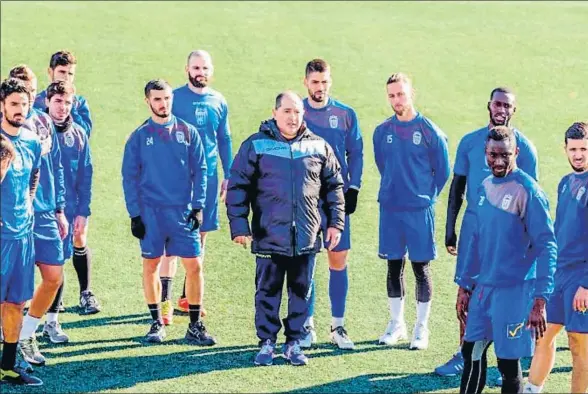  ?? ARCHIVO ?? Filippo Di Pierro, el entrenador del Eldense, durante un entrenamie­nto de su equipo