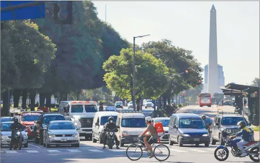  ?? NA ?? CONGESTIÓN. En la última semana de febrero se registró el ingreso y la salida de 135 mil autos por día en los peajes porteños.