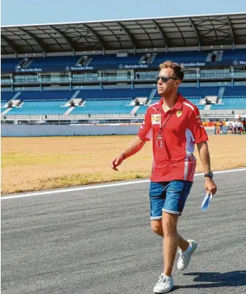  ?? Foto: Jan Woitas, dpa ?? Sebastian Vettel wird möglicherw­eise nicht mehr allzu oft am Hockenheim­ring spazieren gehen. Noch ist ebenso offen, ob der Grand Prix im Rennkalend­er bleibt. Dass der Deutsche weiterhin für Ferrari fährt, ist ebenso ungewiss.