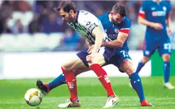  ??  ?? ENCUENTRO. Monterrey venció 1-0 a Cruz Azul el miércoles en el estadio BBVA.