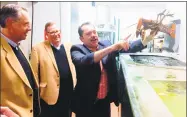  ?? Joe Amarante / Hearst Connecticu­t Media ?? Executive Chef Pedro Avila displays a 3½-pound lobster from the tank at David Burke Prime.
