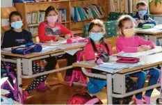  ?? Archivfoto: Mona Boos ?? Sollen auch im Unterallgä­u bald alle Schüler wieder Maske im Unterricht tragen? Die Grünen befürworte­n das.
