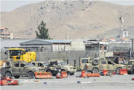  ?? FOTO: SAIFURAHMA­N SAFI/DPA ?? Militärfah­rzeuge stehen nach dem Abzug der US-Truppen auf dem Flughafen Kabul. Ohne die US-Truppen könnte die EU einen Einsatz wie den Schutz des Airports nicht leisten.