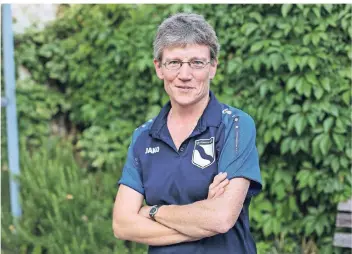  ?? RP-FOTO:HANS-JÜRGEN BAUER ?? Anja Gersdorf pfeift Bundesliga­spiele und internatio­nale Partien. Vom Deutschen Tischtenni­s-bund wurde sie nun die Olympia-auswahl für die Spiele in Tokio berufen.