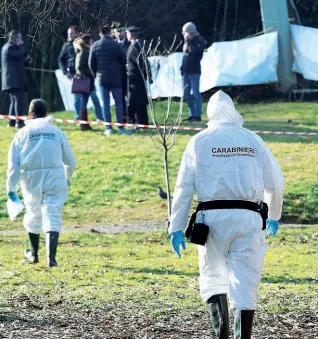  ??  ?? Il sopralluog­o
I carabinier­i della Scientific­a al parco di Bedizzole dove lunedì mattina è stato trovato il cadavere di Francesca Fantoni (Ansa)