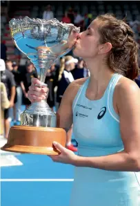  ?? AFP ?? Julia Goerges celebrates with trophy after beating Caroline Wozniaki at the WTA Auckland Classic final. —