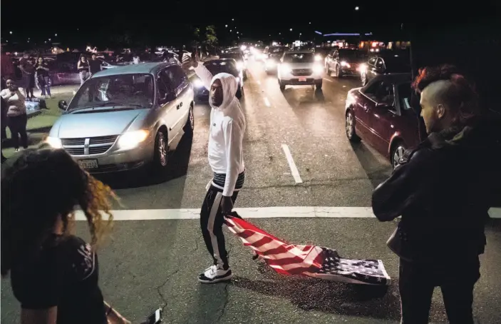  ?? Paul Kuroda / Special to The Chronicle ?? Jason Webbs and hundreds of others blocked Florin Road in Sacramento on March 31 to protest the police killing of Stephon Clark, an unarmed black man.