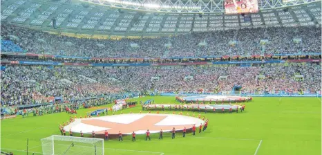  ?? FOTOS: HEINZ WITTMANN ?? Eigentlich hatte unser Mitarbeite­r Heinz Wittmann die deutsche Nationalma­nnschaft bei der WM in Russland sehen wollen. In Moskau war er stattdesse­n beim Halbfinale zwischen England und Kroatien.