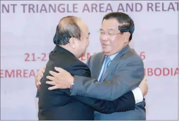  ?? PHOTO SUPPLIED ?? Prime Minister Hun Sen and his Vietnamese counterpar­t, Prime Minister Nguyen Xuan Phúc, embrace before a meeting last week where they discussed border issues between the two countries.