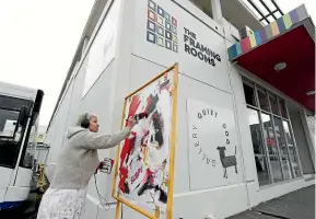  ?? MARTIN DE RUYTER/STUFF ?? Artist Ann Braunstein­er has painted the Bus Exchange sign as part of her solo exhibition SLAP! at The Quiet Dog Gallery in Nelson.