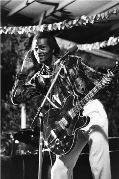  ??  ?? This file photo taken on July 10, 1981 shows US rock singer Chuck Berry performing in Nice, France during the “Grand Jazz Parade”.