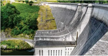  ??  ?? Le barrage de Saint-Étienne Cantalès.