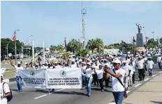  ?? JOÃO GOMES | EDIÇÕES NOVEMBRO ?? Trabalhado­res angolanos marcharam em várias cidades
