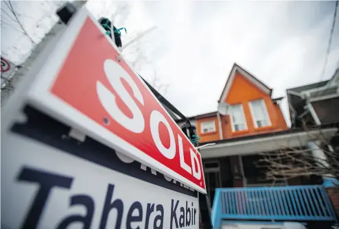  ?? TYLER ANDERSON / NATIONAL POST FILES ?? The worst may have passed for the Greater Toronto Area following Ontario policy changes to restrict foreign buyers, but analysts say the future is unclear. Sales in Ontario and B.C. are expected to fall by about 10 per cent this year.