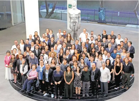  ?? ÉDGAR NEGRETE ?? Los nominados a la 60 entrega del reconocimi­ento se tomaron la foto en los Estudios Churubusco.