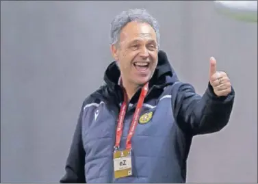  ??  ?? Joaquín Caparrós sonríe tras una victoria de Armenia.