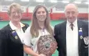  ??  ?? Ladies singles Dawn Anderson ( Prestwick) with Ayrshire presidents Molly Sunter and Jim Sloan