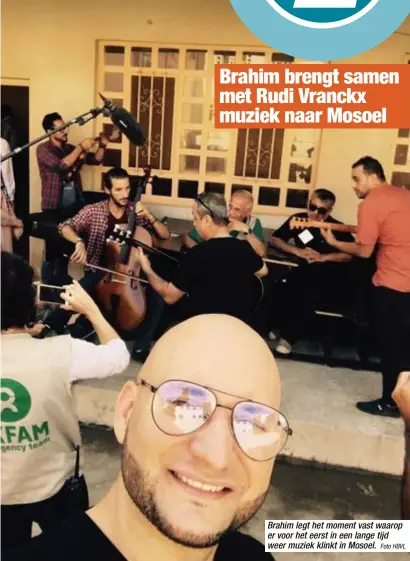  ?? Foto HBVL ?? Brahim legt het moment vast waarop er voor het eerst in een lange tijd weer muziek klinkt in Mosoel.