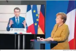  ?? SEAN GALLUP / EFE ?? Merkel atiende a la intervenci­ón de Macron en una pantalla, ayer en Berlín.