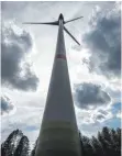  ?? FOTO: ARMIN WEIGEL/DPA ?? Der Denkfabrik Agora Energiewen­de zufolge müssten in den kommenden zehn Jahren dreimal so viele Windund Solaranlag­en gebaut werden wie geplant.
