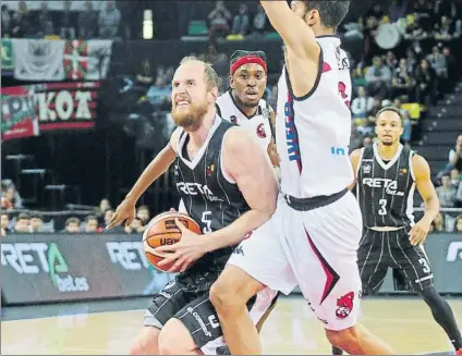  ?? FOTO: MIREYA LÓPEZ ?? Todo un seguro Schreiner está siendo una de las bazas importante­s del RETAbet Bilbao Basket en este arranque de temporada