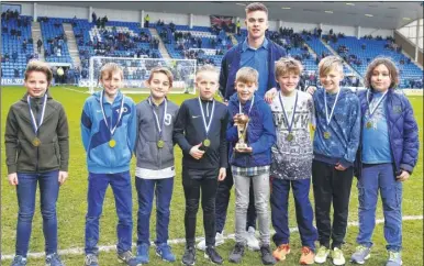  ?? Picture: Andy Jones FM4688274 Buy this picture from kentonline.co.uk ?? Offham Primary School geared up for the regional finals of the EFL Kids Cup, where they will represent Gillingham later this month, by visiting Priestfiel­d last Saturday. They were out on the pitch before the game against Southend with the trophy for...