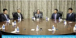  ?? ?? TOKYO: Bank of Japan Governor Kazuo Ueda (center) and others attend a monetary policy meeting at the BOJ headquarte­rs in Tokyo on January 23, 2024. — AFP