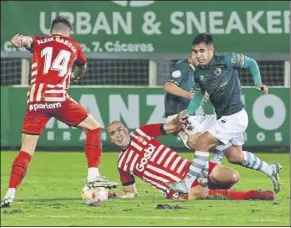  ?? foto: efe ?? El Girona se vio superado por el modesto Cacereño en la segunda ronda de la Copa