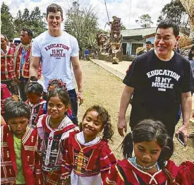  ??  ?? Top and above: Pietro with Bench big boss Ben Chan during a trip to Davao for the brand’s ‘Education is My Muscle’ project during which they donated 300 school bags among elementary grade students