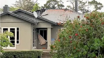  ?? PHOTO: PAUL MITCHELL/FAIRFAX NZ ?? Firefighte­rs took more than two hours to bring a rural house fire under control.