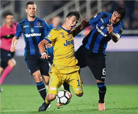  ??  ?? A marked man: Atalanta’s Jose Luis Palomino (right) fouling Juventus’ Paulo Dybala during the Serie A match in Bergamo on Sunday. — AFP