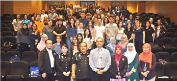  ??  ?? (From second left) Sonnia, Wan Haladin, Mohd Zainal and others pose for a group photo.