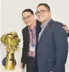  ??  ?? SM City Molino mall manager Joseph Forrosuelo and SM City Dasmariñas assistant mall manager Cesar Ballestero­s