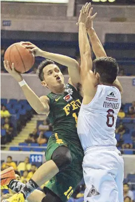  ?? JUN MENDOZA ?? Wendelino Comboy avoids a block by Maroon Jose Manuel as he drives to the basket in yesterday’s UAAP thriller at the Araneta Coliseum.