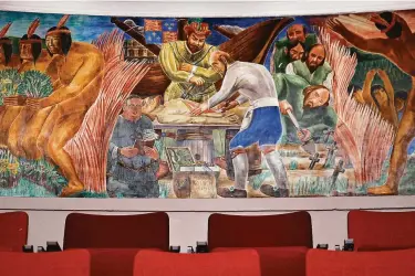  ?? Liz Hafalia / The Chronicle 2015 ?? A mural that is part of the “History of Medicine in California” series resides in Toland Hall at the UCSF Parnassus campus in San Francisco. A judge ordered a temporary halt to removal operations.