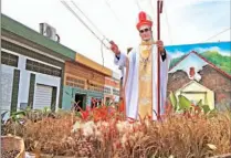  ??  ?? Finalizará con misa. La segunda caminata en honor del natalicio de Romero durará tres días.