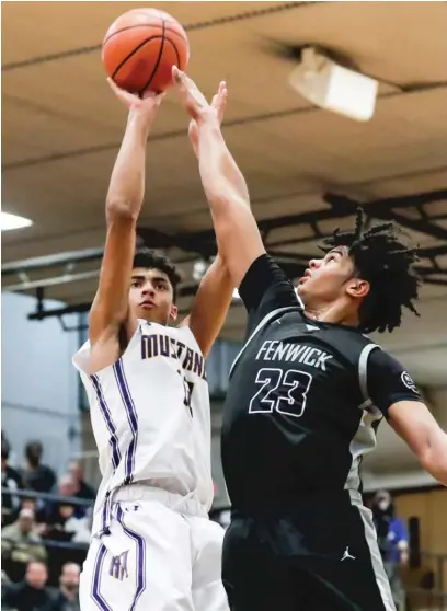  ?? KIRSTEN STICKNEY/SUN-TIMES ?? Rolling Meadows’ Max Christie (left), the top-ranked prospect in Illinois, committed to Michigan State.