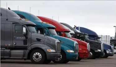  ?? DAVID ZALUBOWSKI, ASSOCIATED PRESS FILE PHOTO ?? Truck and bus drivers will be required in two years to electronic­ally record their hours on the road, says Transport Canada.