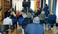  ??  ?? L’incontro con il prefetto e le forze dell’ordine ieri nella sede del Comune di Piancastag­naio