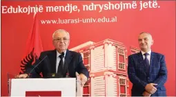  ??  ?? Presidenti Meta dhe Prof. dr. Aleks Luarasi, dje gjatë fjalimit