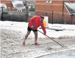  ??  ?? This man was seen clearing snow in shorts!