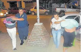  ?? ?? Dos de los sospechoso­s en el momento de ser detenidos, en 2015