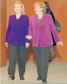  ??  ?? Etiqueta. Merkel y Hillary.