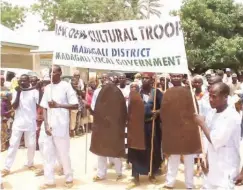  ??  ?? A dance group at the celebratio­n of peace