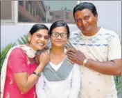  ?? PARDEEP PANDIT/HT ?? Vaishali, who bagged third position in Jalandhar district, with her father, a labourer, and mother on Monday.