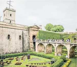  ?? LLIBERT TEIXIDÓ ?? Joan Pons coloca de manera brillante el castillo de Montjuïc en el nomencláto­r narrativo-urbano